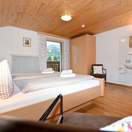 Hof Im Feld * شرنز