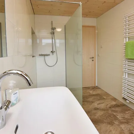 Hof Im Feld * شرنز